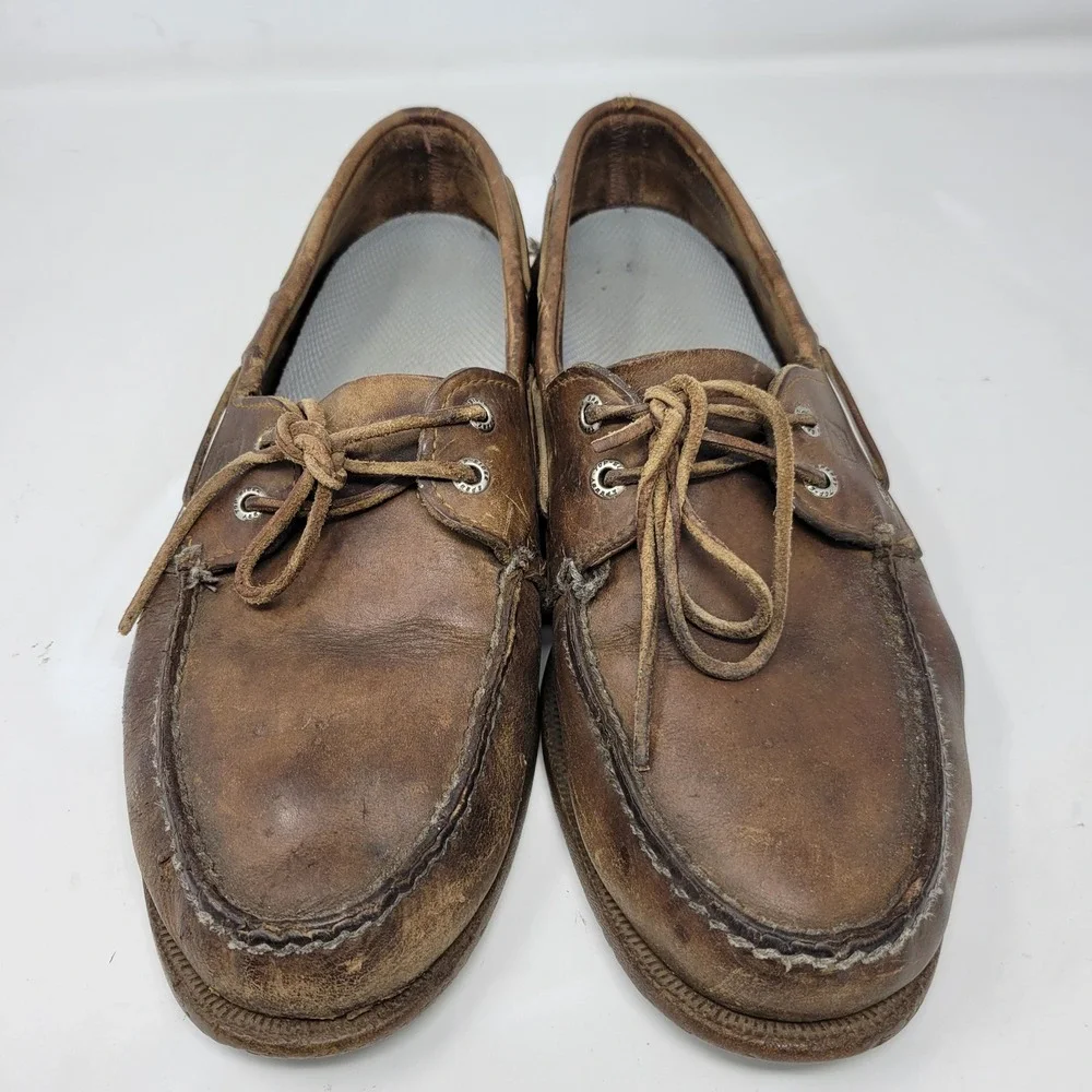 Sperry brand top